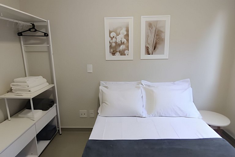 2 quartos com ar e garagem