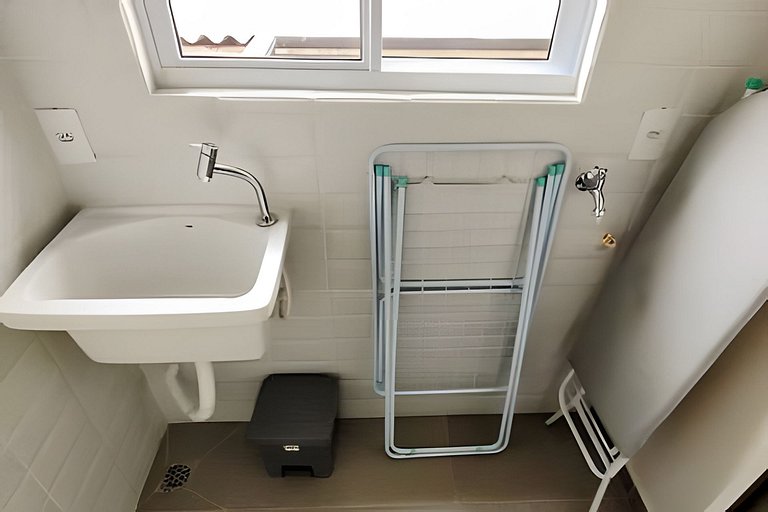 2 quartos com ar e garagem