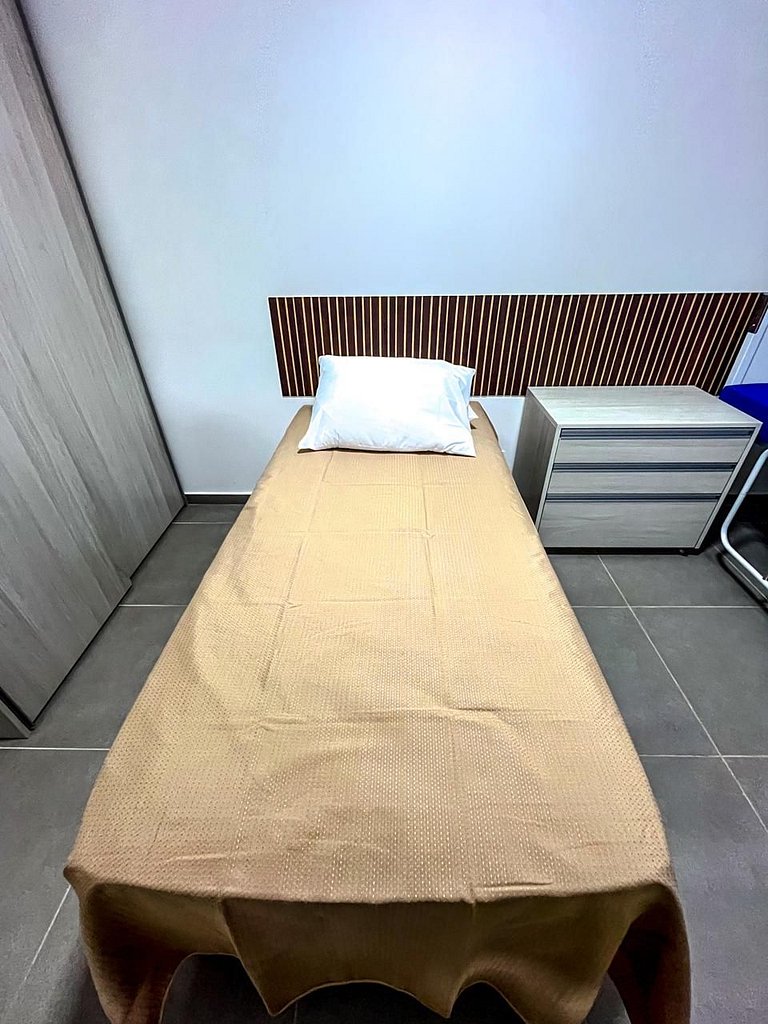 Apto com Cama Hospitalar - Próx. aos Hospitais