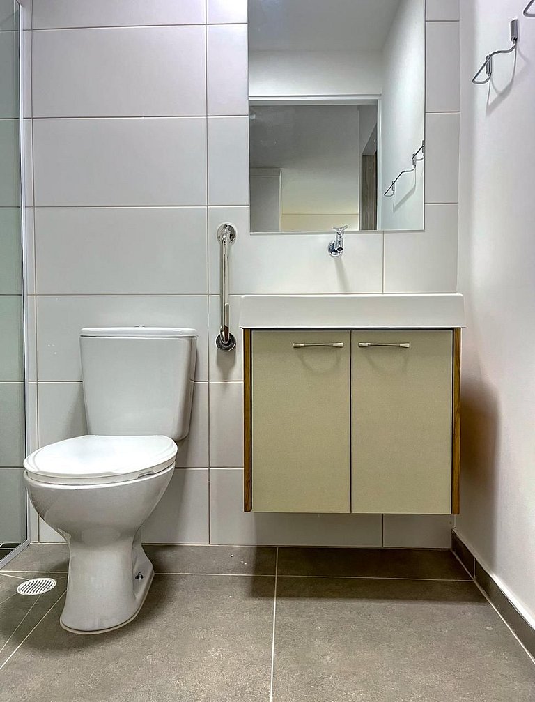 Apto com Cama Hospitalar - Próx. aos Hospitais