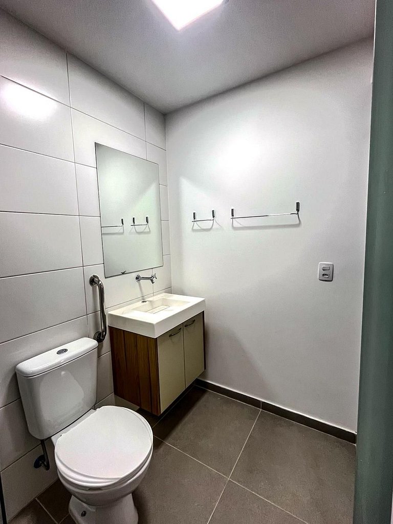 Apto com Cama Hospitalar - Próx. aos Hospitais