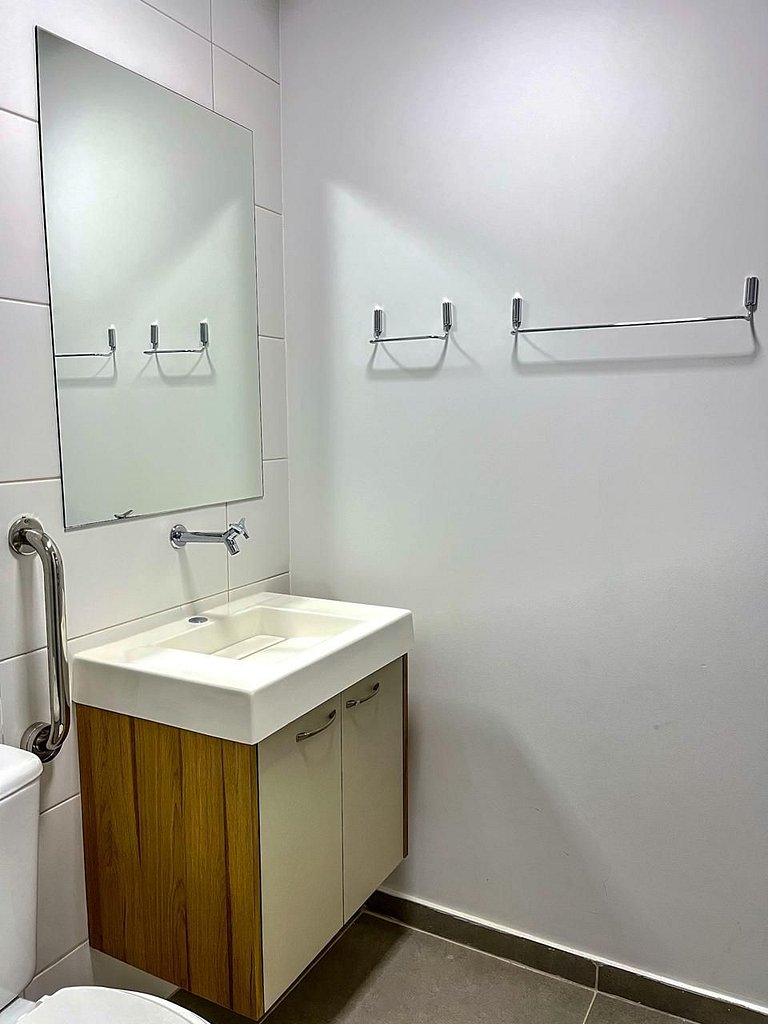 Apto com Cama Hospitalar - Próx. aos Hospitais