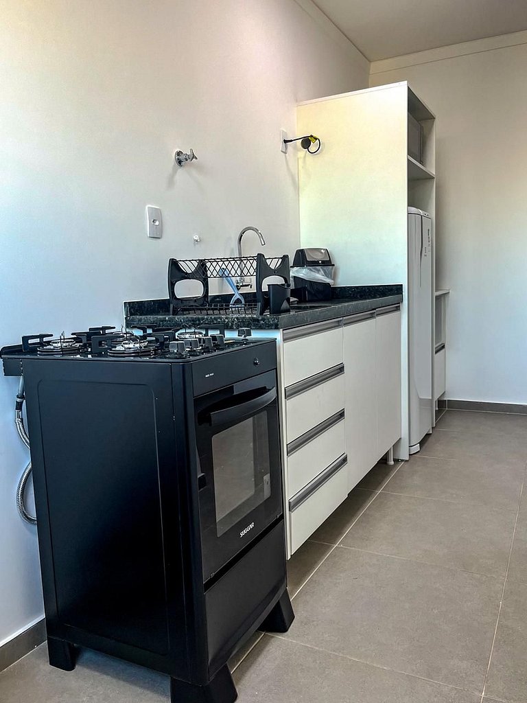 Apto com Cama Hospitalar - Próx. aos Hospitais
