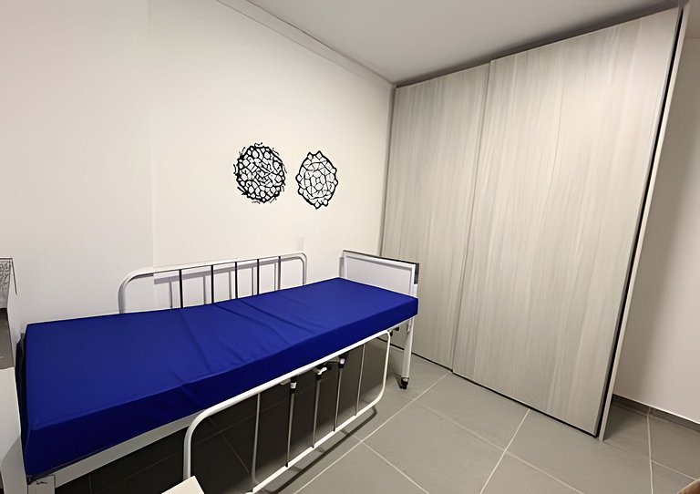 Apto central com cama hospitalar