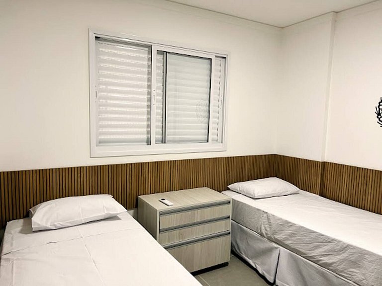 Apto central com cama hospitalar