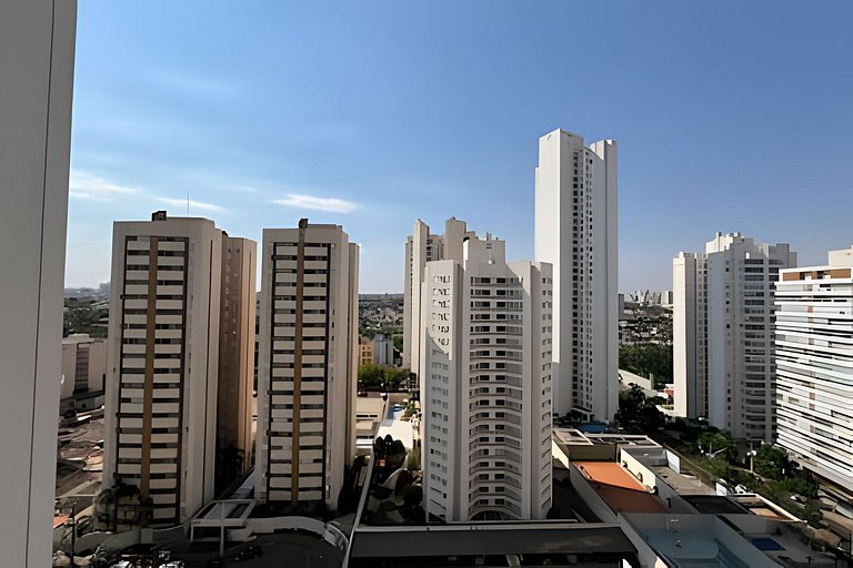 Confortável e moderno apto com sacada * andar alto