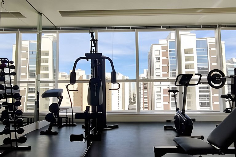 Confortável e moderno apto com sacada * andar alto