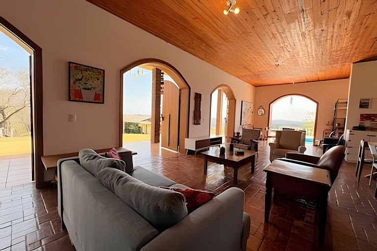 Chácara • Quartos Climatizados | Vista Panorâmica
