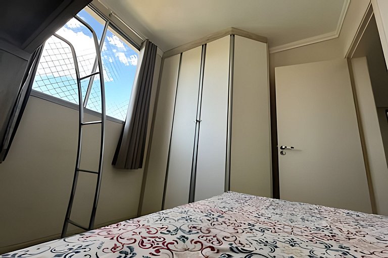 Apto 2 quartos - ao lado da UEL