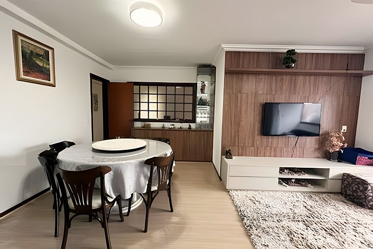 Apto espaçoso para até 8 hóspedes no Centro