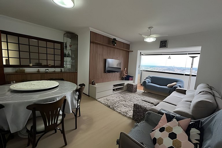 Apto espaçoso para até 8 hóspedes no Centro