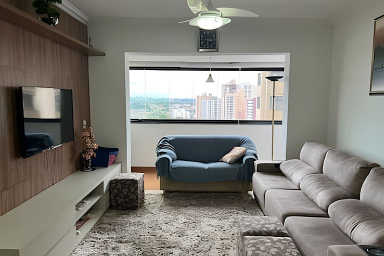 Apto espaçoso para até 8 hóspedes no Centro