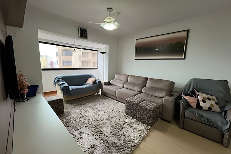 Apto espaçoso para até 8 hóspedes no Centro