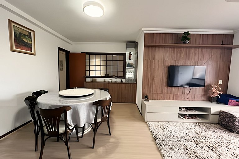 Apto espaçoso para até 8 hóspedes no Centro