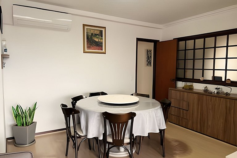 Apto espaçoso para até 8 hóspedes no Centro