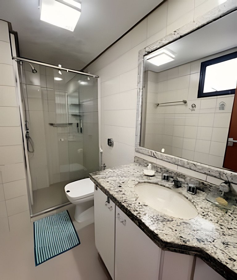 Apto espaçoso para até 8 hóspedes no Centro