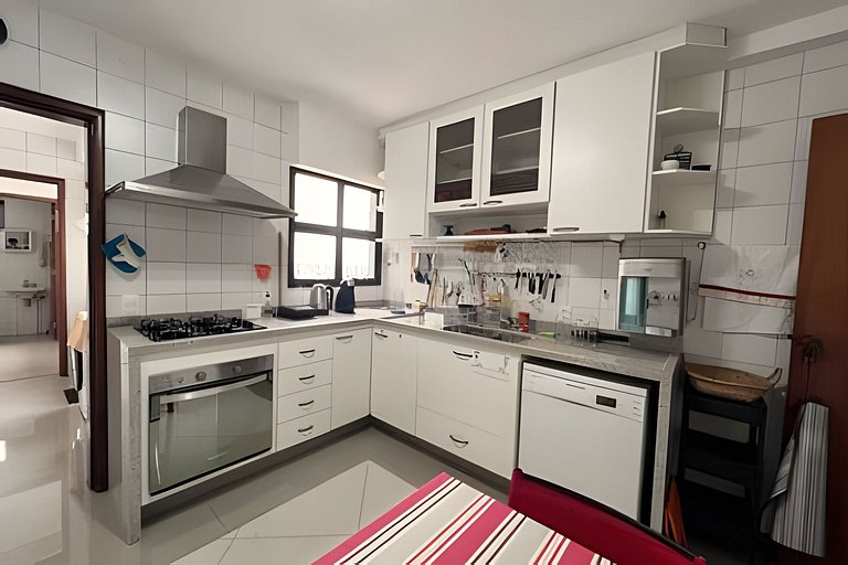 Apto espaçoso para até 8 hóspedes no Centro