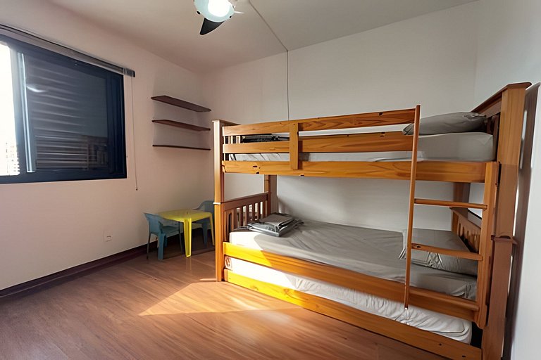 Apto espaçoso para até 8 hóspedes no Centro