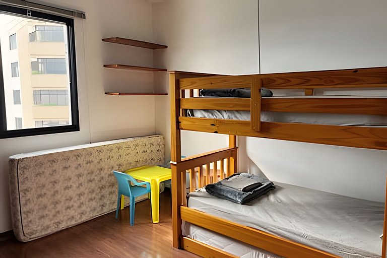 Apto espaçoso para até 8 hóspedes no Centro