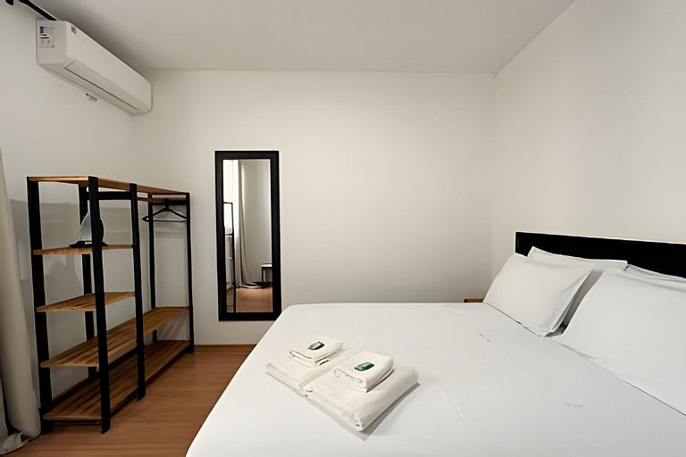 Apto com sacada e churrasqueira