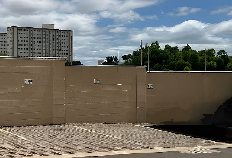 Apto com sacada e churrasqueira