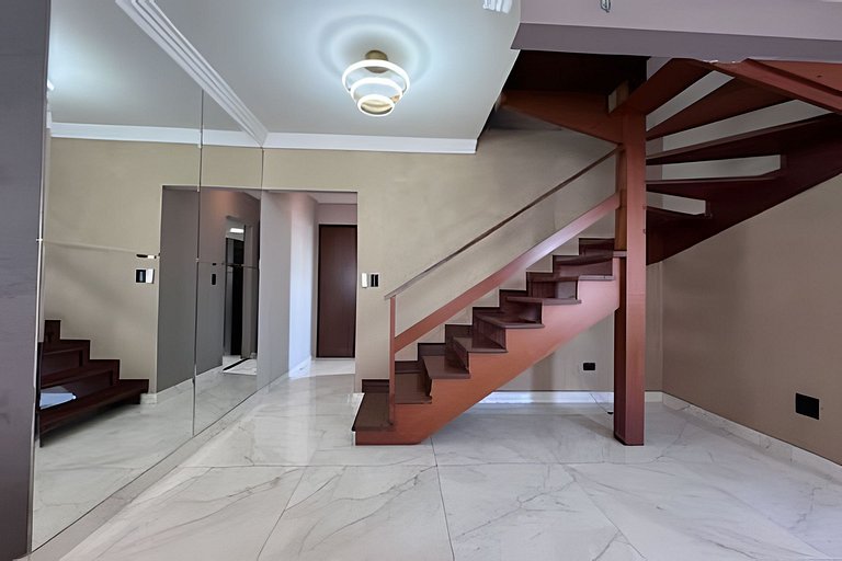 Triplex com Vista Panorâmica e Piscina Privativa