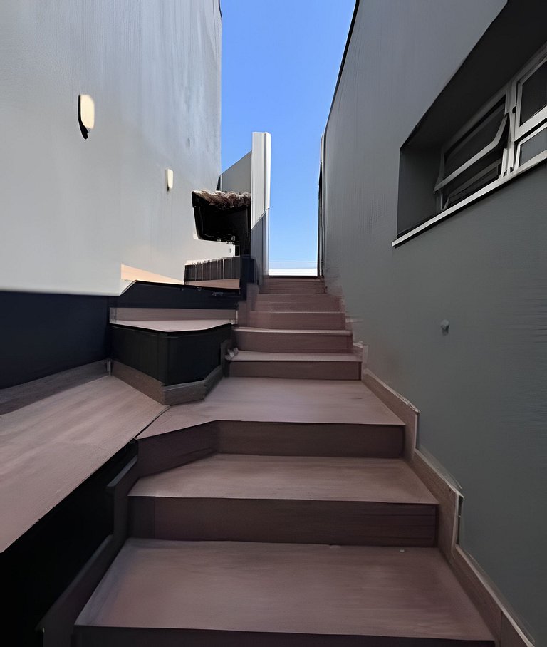 Triplex com Vista Panorâmica e Piscina Privativa