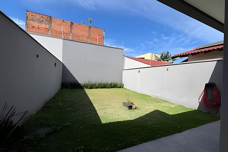 Casa • Suíte Climatizada | Churrasqueira e Quintal