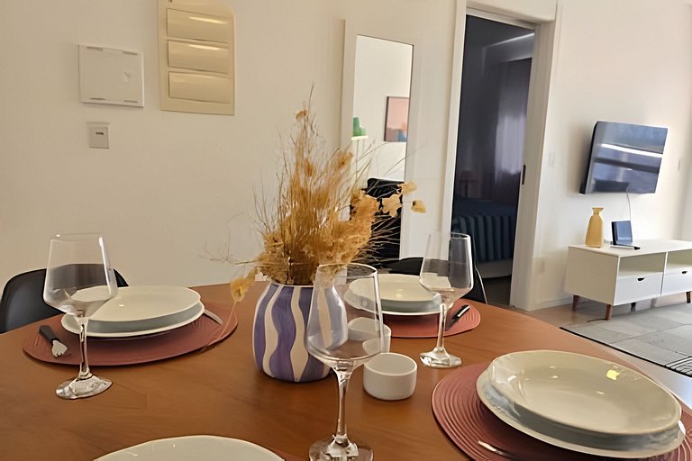 Memphis Design • Apto Climatizado | Gleba Palhano