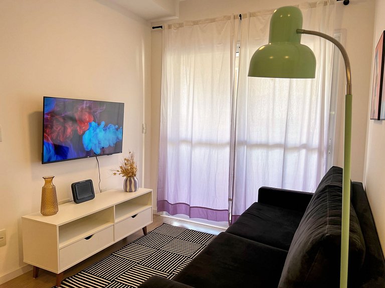 Memphis Design • Apto Climatizado | Gleba Palhano