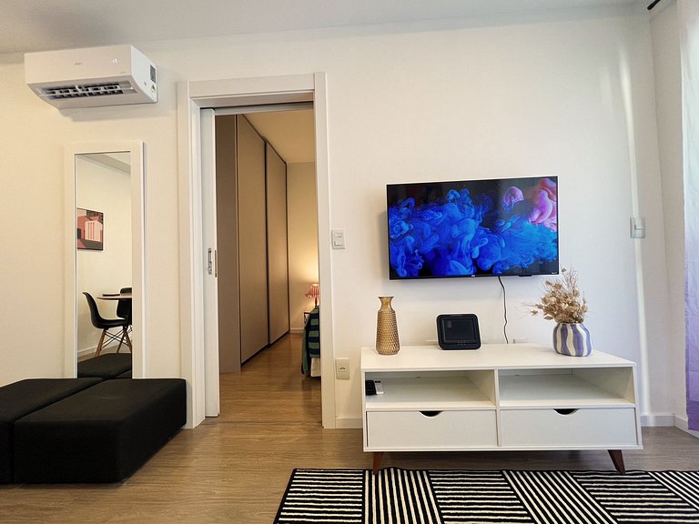 Memphis Design • Apto Climatizado | Gleba Palhano