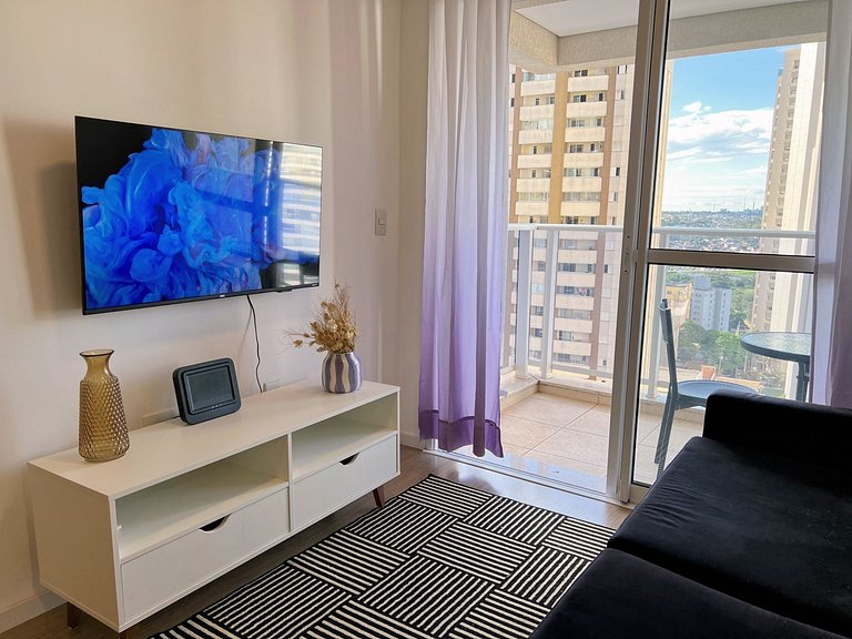 Memphis Design • Apto Climatizado | Gleba Palhano