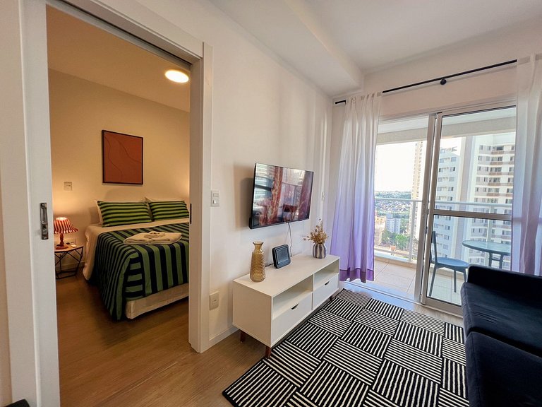 Memphis Design • Apto Climatizado | Gleba Palhano