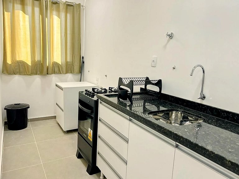 Próximo a Santa Casa - 02 quartos e garagem