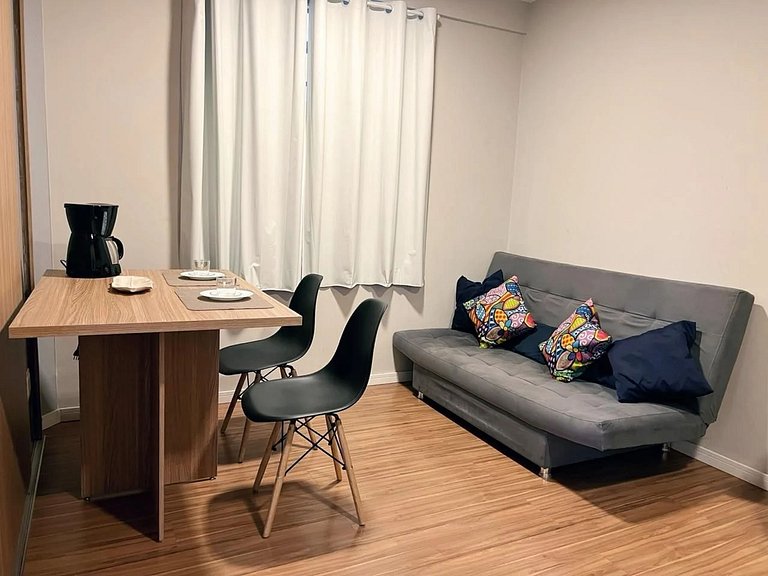 Apto • Quarto Climatizado | Região Central
